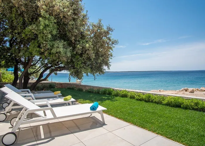Seaside House For Families With Children Mandre, Pag - 22603 Дом отдыха